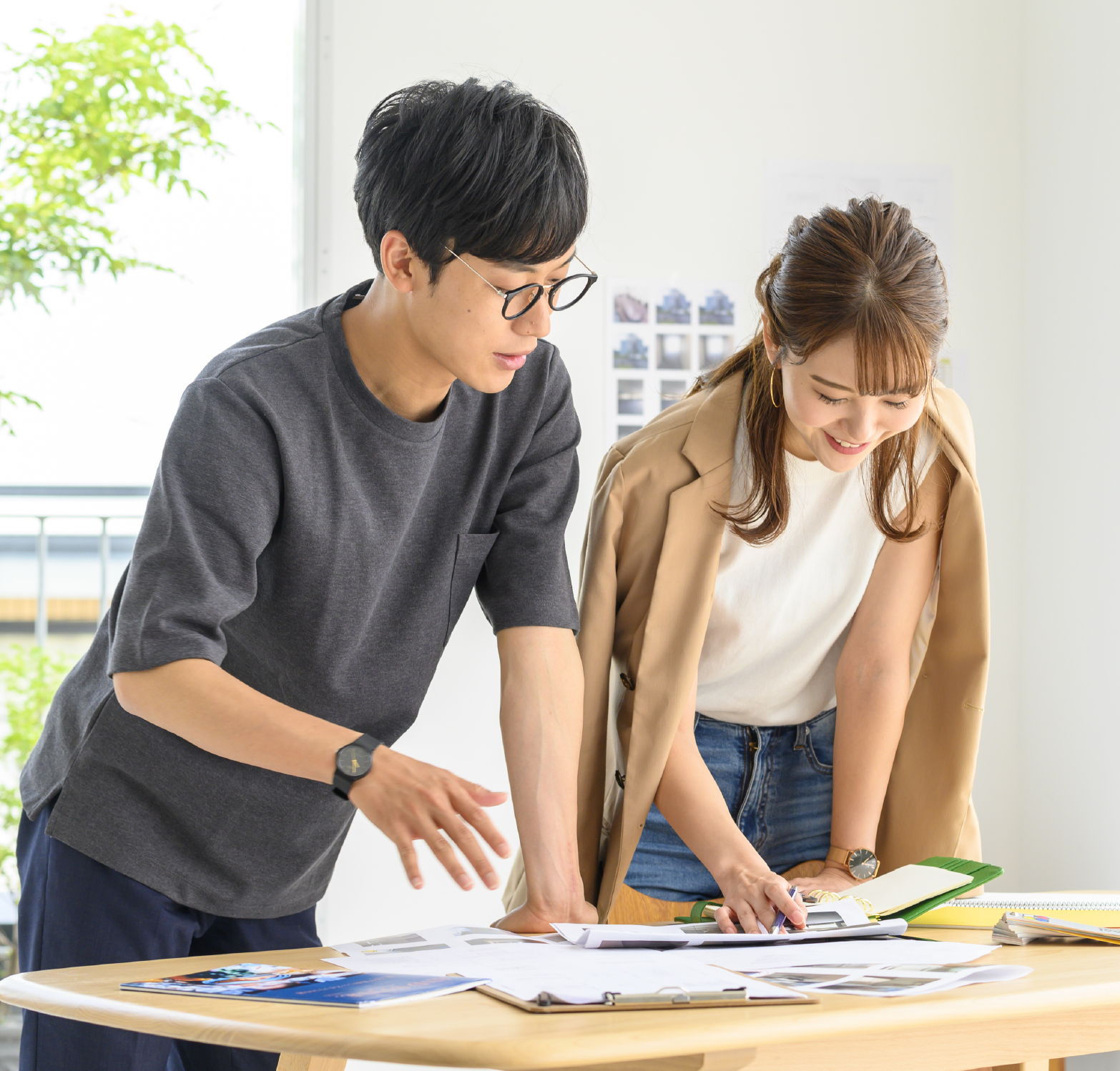 打合せをするコーディネーターとお客様